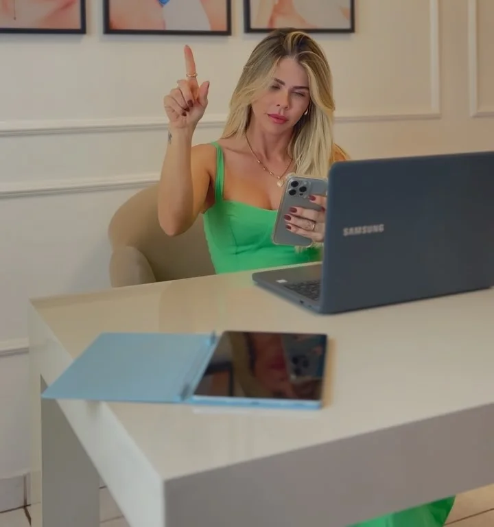 Janaina Tatim na Emporium da Beleza